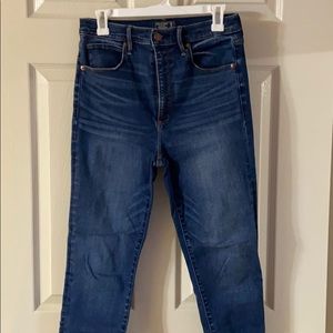 Abercrombie & Fitch Ultra High Rise Skinny Jean
